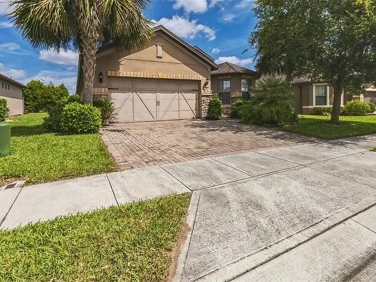 $344,500 3 beds 2 baths 1,890 sqft 216 Granada Ln, Davenport, FL 33837